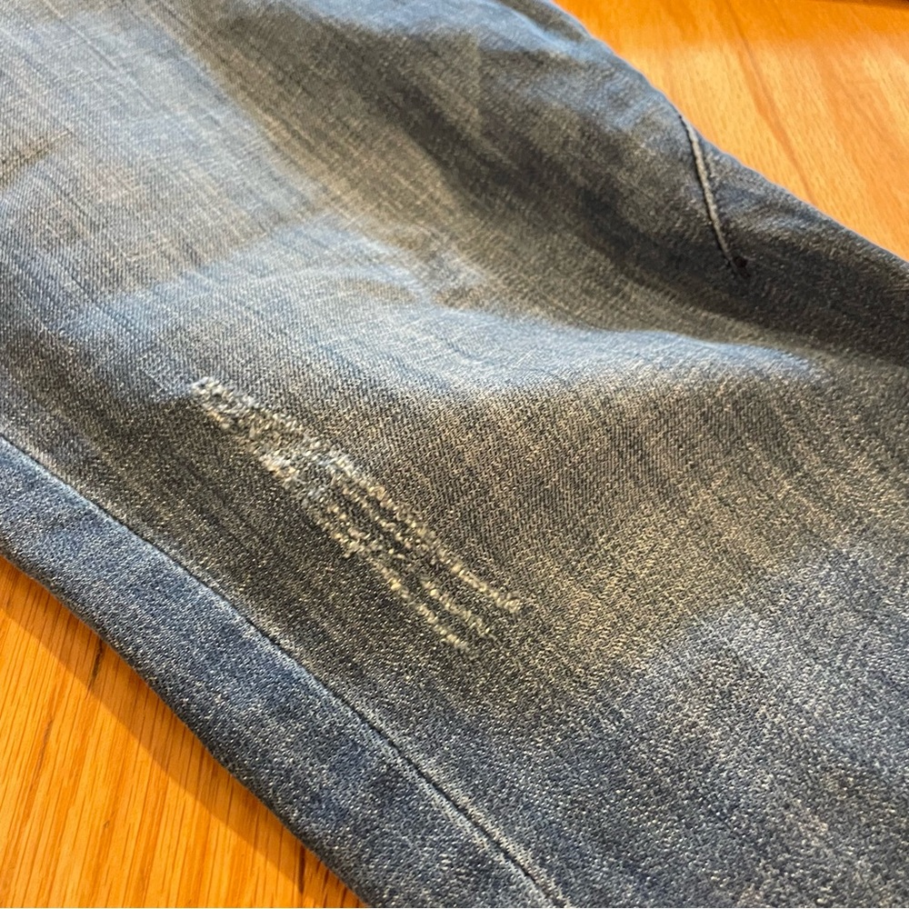 Rock & Republic Cropped Distressed Jeans - Picture 5 of 10